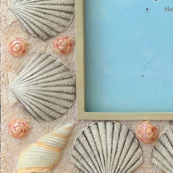 Shell-Embellished Photo Frame - Picture 5 of 7